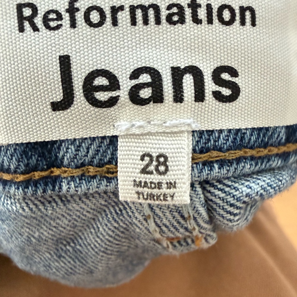 Reformation Jeans raye mid rise relaxed Denim Shorts in Denver wash size 28 - Picture 4 of 5